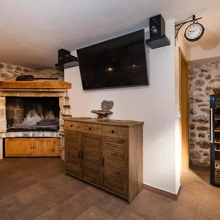 Villa Stone Miandri Sukošan