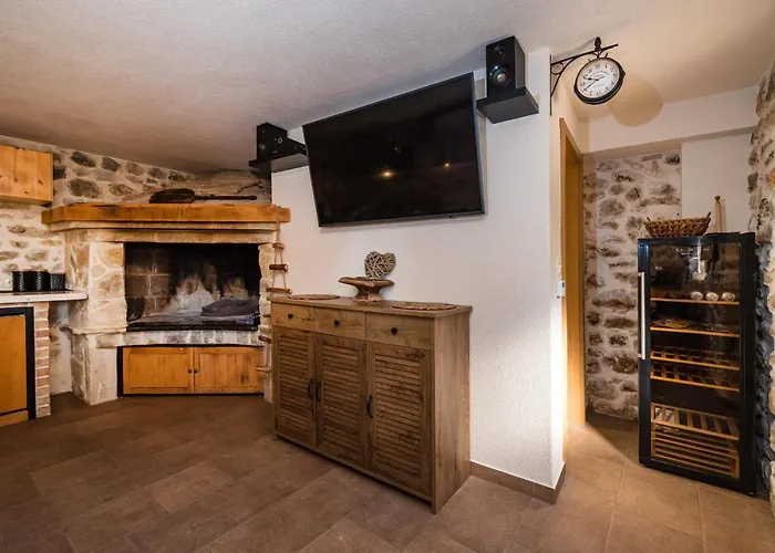 Villa Stone Miandri Sukošan