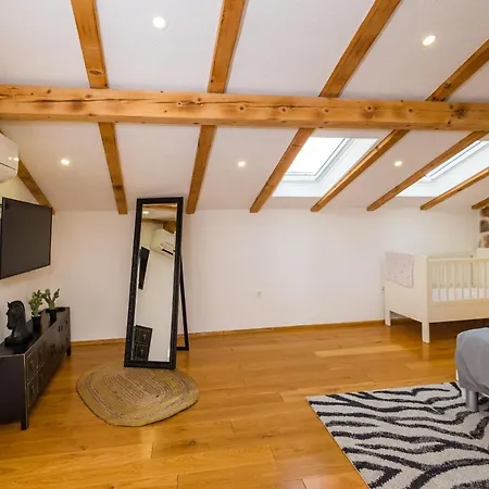 Βίλα Stone Miandri *