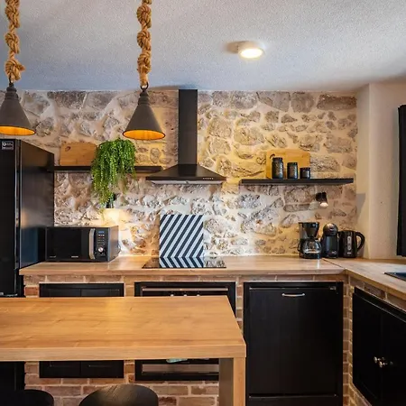 Stone Miandri Sukosan