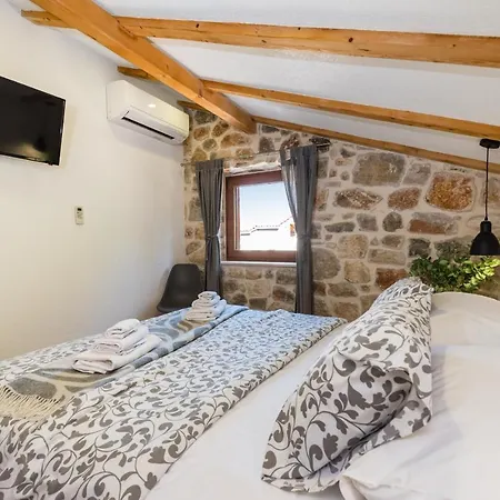 Βίλα Stone Miandri