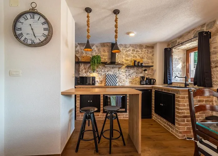 Stone Miandri Вилла Сукошан